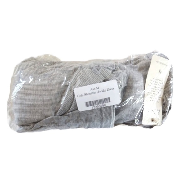 Elan Cold Shoulder Hoodie Dress Medium 6 8 Grey 2 Pockets Long Sleeve Shift NWT - Picture 7 of 10
